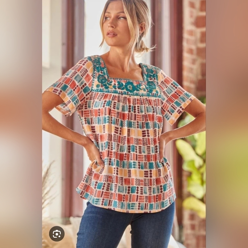 Savanna Jane Floral Embroidered Vibrant‎ Printed Top Size M